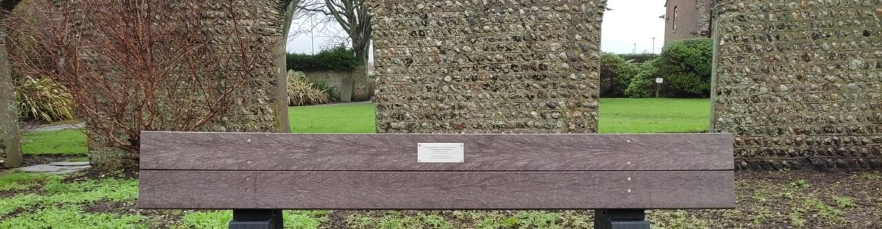 recycled plastic memorial bench in crouch garden