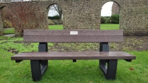 recycled plastic memorial bench in crouch garden