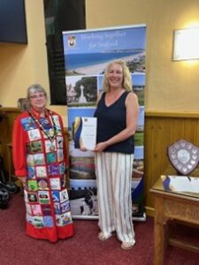 The Mayor presenting Mary Lumley with a certificate.