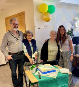 The Mayor and residents at Cheneys Lodge.